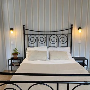 Casa Largo Do Poco Bed & Breakfast